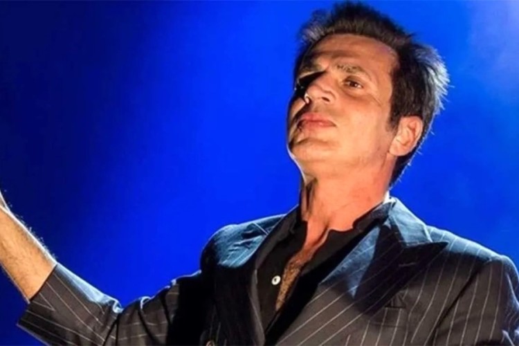 Sosyal medyayı sallayan Teoman CV'si gerçek değilmiş!