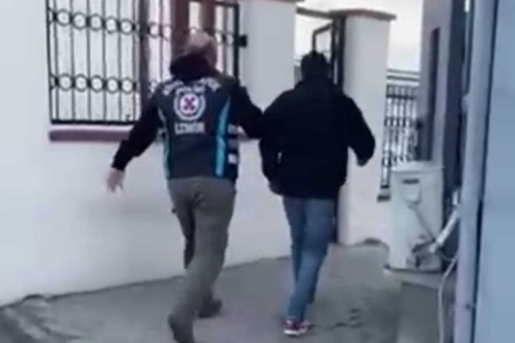 İzmir'de drift atan s&uuml;r&uuml;c&uuml;ye 33 bin 614 TL ceza