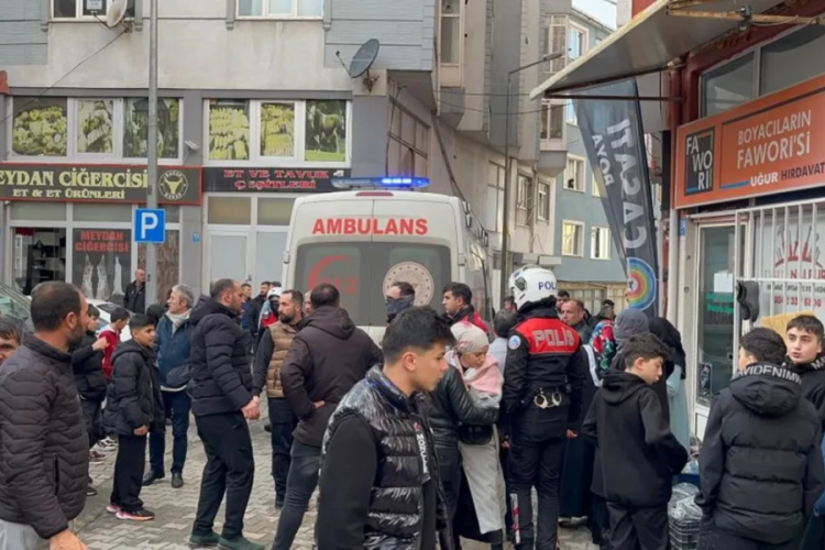 Komşusu yaşlı kadını bı&ccedil;aklayıp ka&ccedil;tı