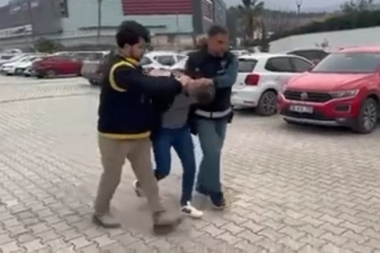 5 ayrı su&ccedil;tan aranan şahıs kıskıvrak yakalandı