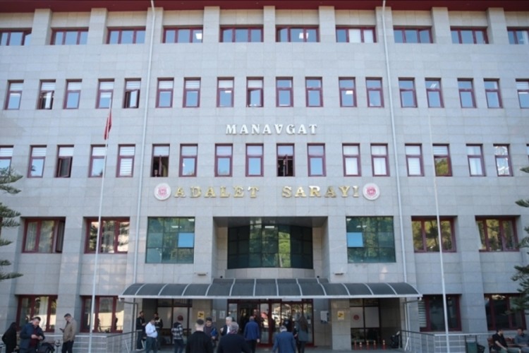 Manavgat Belediyesine y&ouml;nelik "r&uuml;şvet" davası sanıklarının yargılanması s&uuml;r&uuml;yor