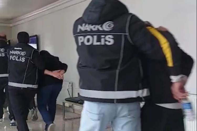 FET&Ouml;'c&uuml; avukat uyuşturucu sevkiyatı yaparken yakalandı!