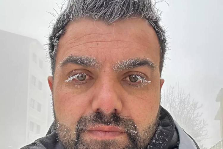 Buz kestiler! Dışarı &ccedil;ıkanların kaş ve kirpikleri dondu