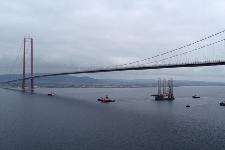 &Ccedil;anakkale Boğazı &ccedil;ift y&ouml;nl&uuml; trafiğe a&ccedil;ıldı