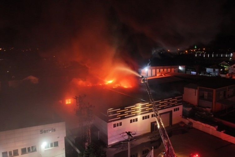 Son dakika! Strafor fabrikasında korkutan yangın...