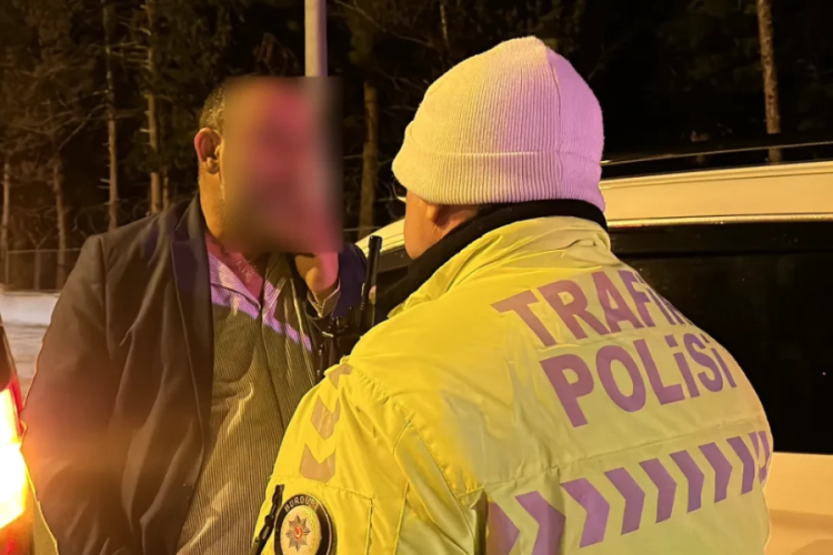 Burdur'da akılalmaz olay! Polise zor anlar yaşattı!...Gazeteciye de tehditler savurdu