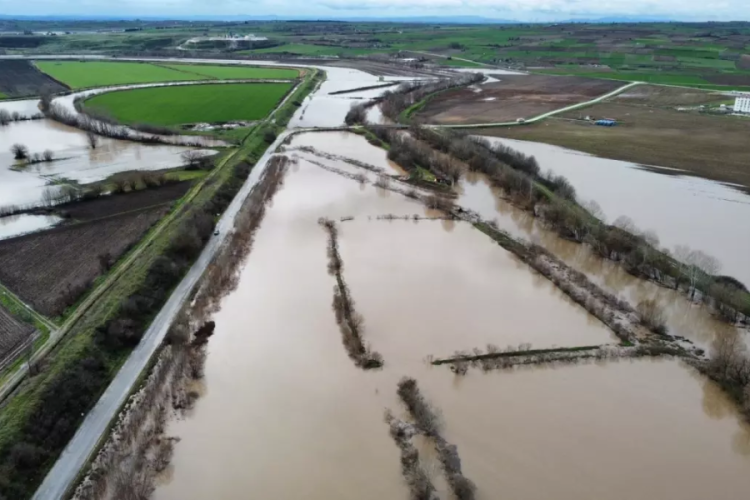 Edirne'de kuvvetli yağış: Tunca Nehri kritik seviyede!