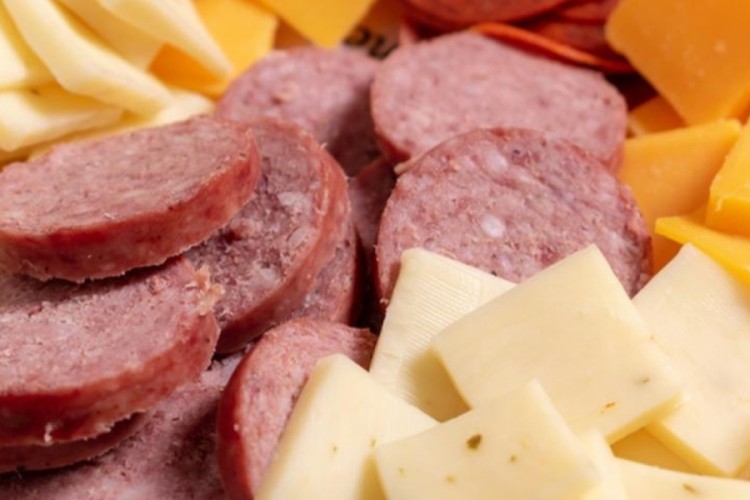 Mide bulandıran ifşalar a&ccedil;ıklandı! Sucuk, d&ouml;ner, peynir...