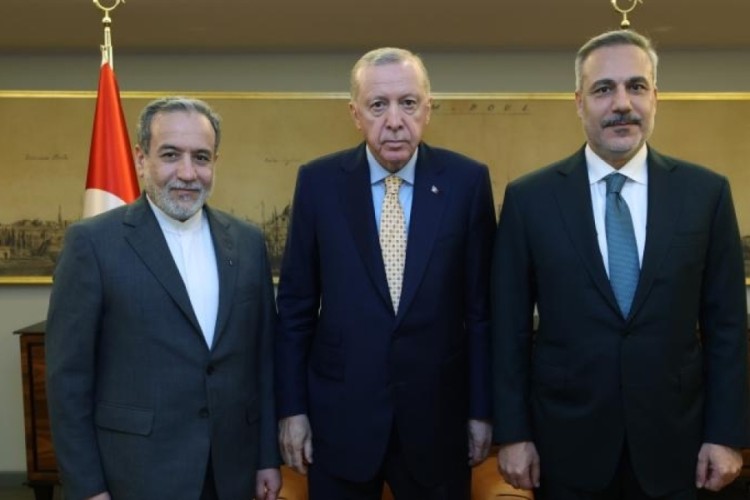 Cumhurbaşkanı Erdoğan, İran Dışişleri Bakanı Arak&ccedil;i'yi kabul etti