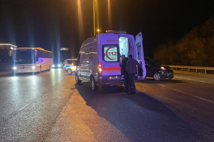 Otomobil ile hafif ticari ara&ccedil; &ccedil;arpıştı: 5 yaralı
