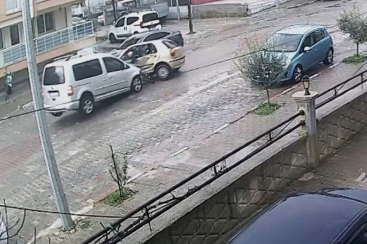 Manisa'da dikkatsizlik kazaya neden oldu: 2 yaralı
