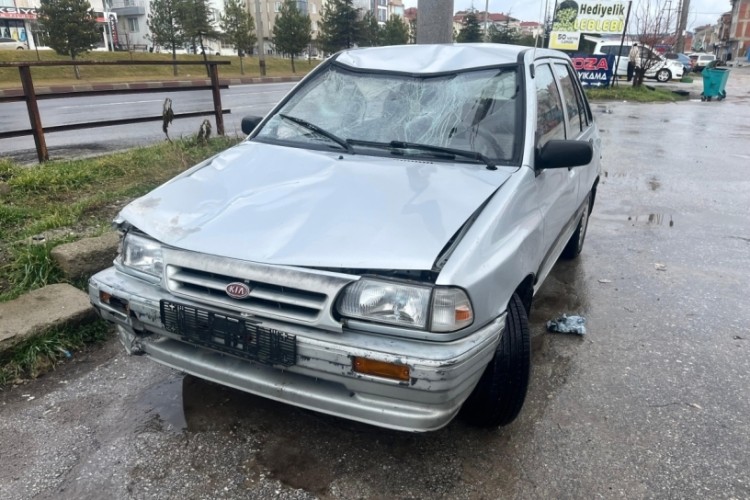 Otomobil ile motosiklet &ccedil;arpıştı: 2 ağır yaralı