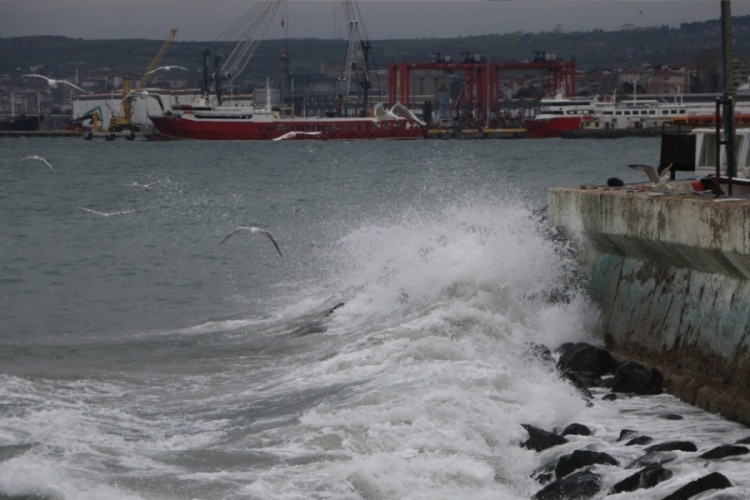 Tekirdağ'da deniz ulaşımına 'hava muhalefeti' engeli: Seferler aksadı