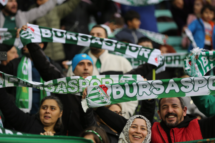 Bursaspor, Adana engelini zorlanmadan geçti...