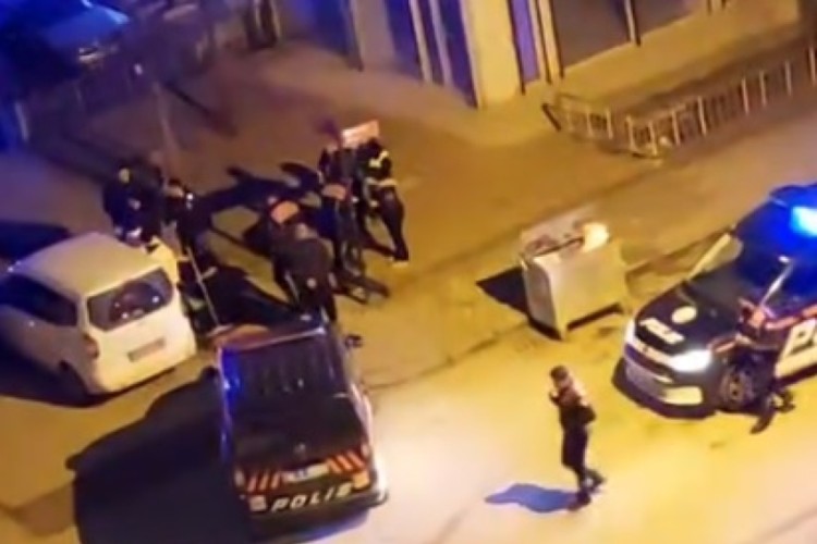 Ankara'da sanal medyada başlayan k&uuml;f&uuml;rleşme sokakta silahlı kavgaya d&ouml;n&uuml;şt&uuml;