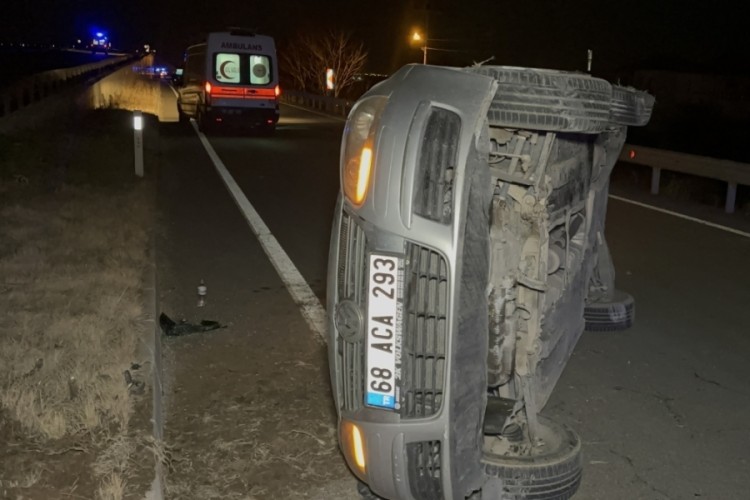 Aksaray'da otomobil devrildi: Yaralılar var...