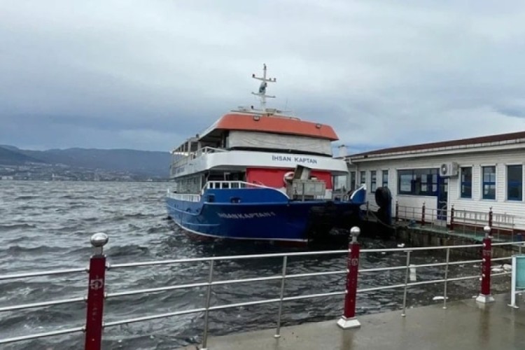 Deniz ulaşımına fırtına engeli: İşte iptal edilen seferler