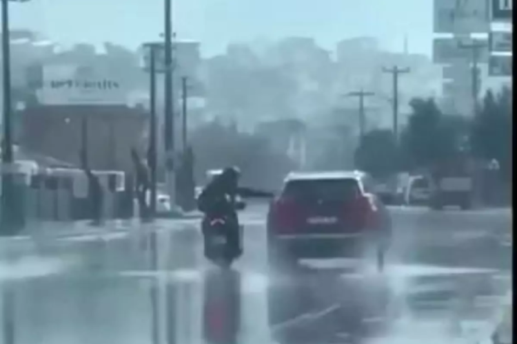 Trafiği tehlikeye d&uuml;ş&uuml;rd&uuml;, cezayı yedi...