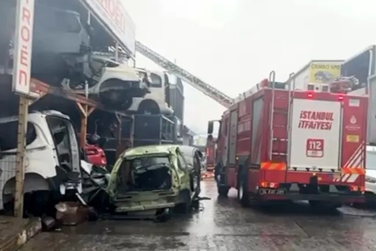 Sanayi sitesinden alevler y&uuml;kseldi!
