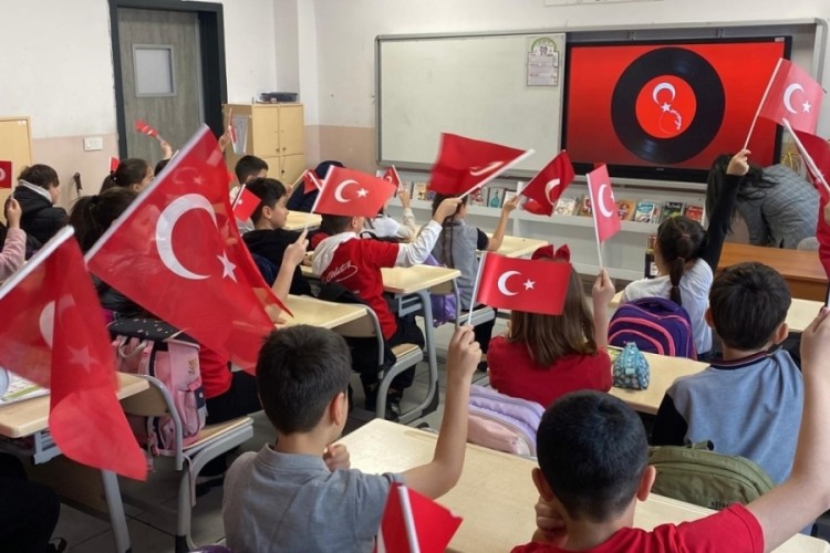 Bolu'da 52 bin &ouml;ğrenci yeniden dersbaşı yaptı