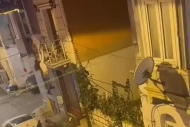 Balkondan atlamak isteyen kadını kocası yakaladı ama sonu k&ouml;t&uuml; bitti...