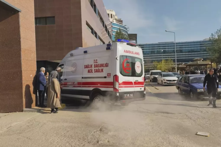 Evde yangın &ccedil;ıktı yaşlı &ccedil;ift &ouml;ld&uuml;...