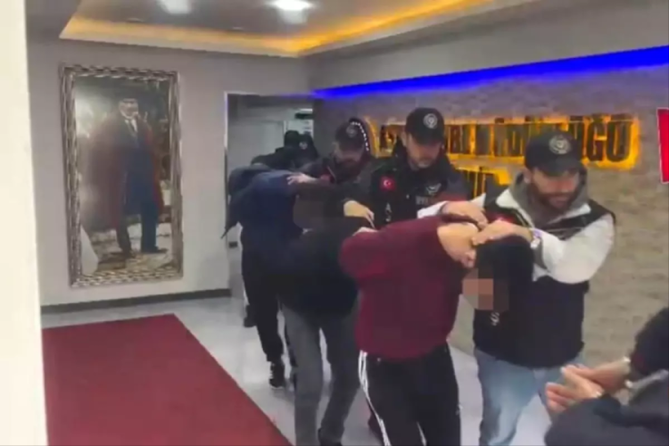 Yaşlı adamın &ouml;ld&uuml;r&uuml;ld&uuml;ğ&uuml; hırsızlık olayında 4 tutuklama