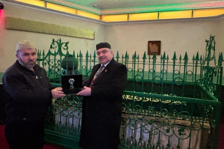 Bolu'da Seyyid Ümmi Kemal Türbesi'ne Sakal-ı Şerif bağışlandı