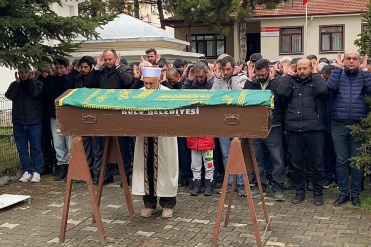 Alkoll&uuml; s&uuml;r&uuml;c&uuml;n&uuml;n hayattan kopardığı gen&ccedil; son yolculuğuna uğurlandı