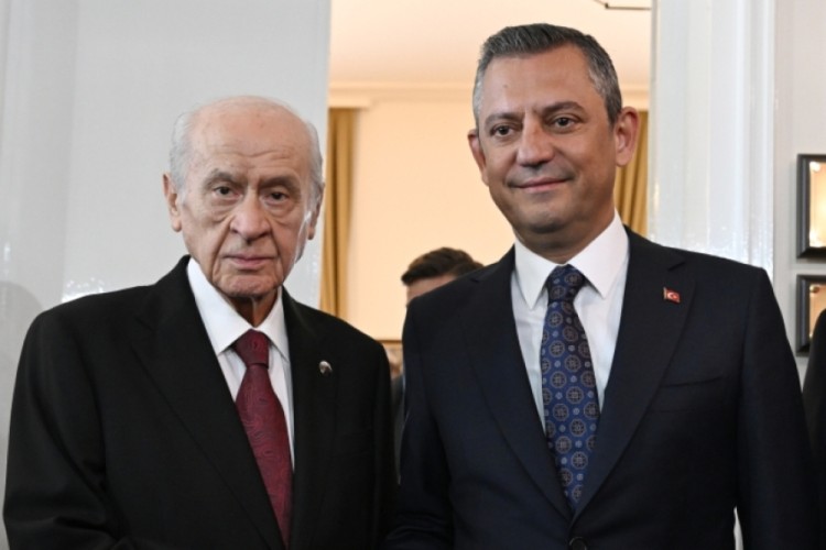 MHP lideri Bah&ccedil;eli'den CHP lideri &Ouml;zel'e telefon...