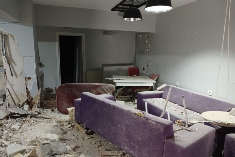Kız yurdunda korkutan patlama: &Ouml;ğrenciler otele yerleştirildi