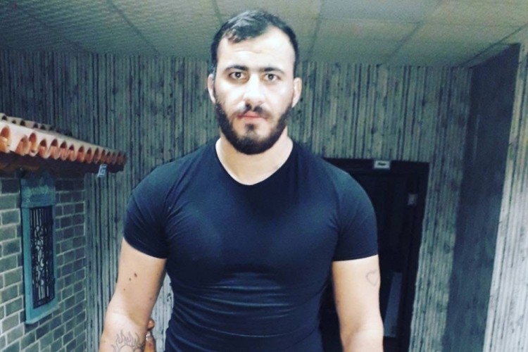 İzmir'de motosiklet duvara &ccedil;arptı: 1 kişi hayatını kaybetti...