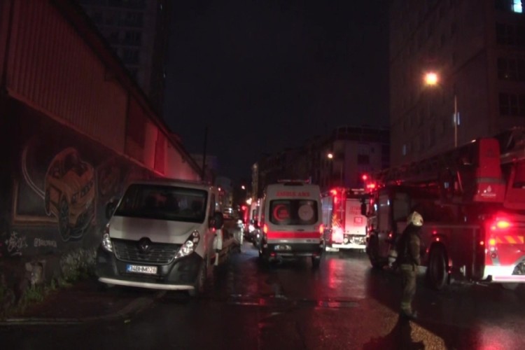Apartmanda yangın! O anlar kamerada