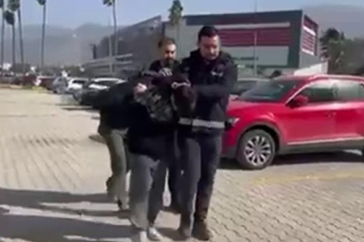 Sosyal medyadan korkun&ccedil; tuzak! Kabloyla işkence ve istismar...