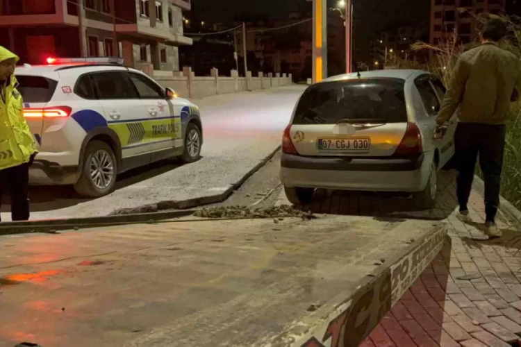 Antalya'da bı&ccedil;aklı kavga: 2 yaralı