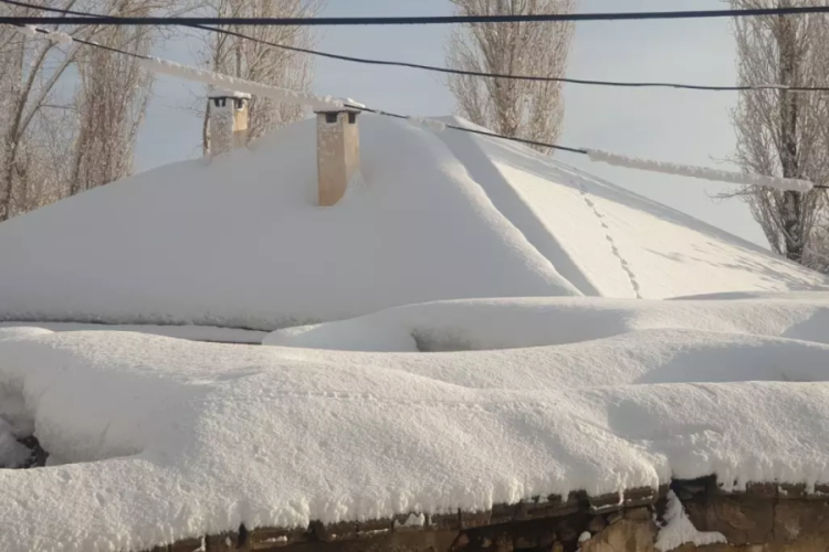 Kar yağışı nedeniyle 53 yerleşim yeri ulaşıma kapandı!