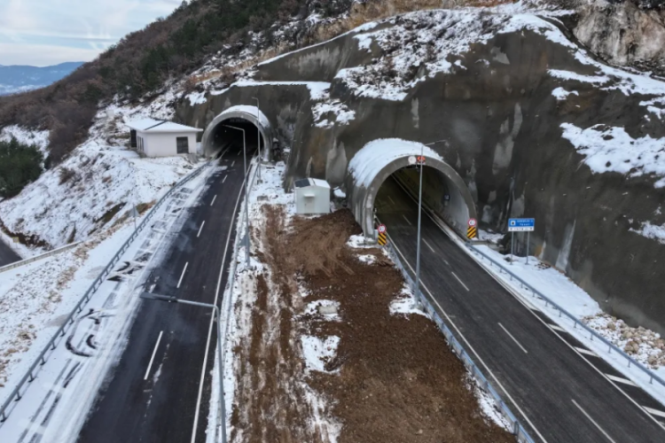 Yıllık 311 milyon tasarruf! 2 b&ouml;lgeyi bağlayacak 3 &ccedil;ift t&uuml;nelde sona gelindi