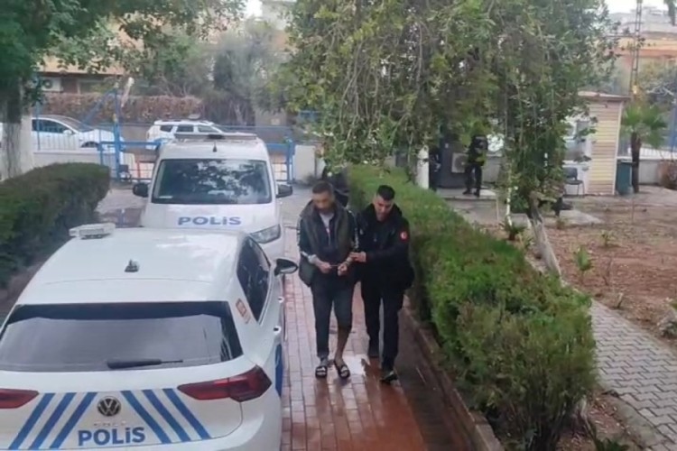 Adana'da biri cinayetten aranan 2 firari h&uuml;k&uuml;ml&uuml; yakalandı
