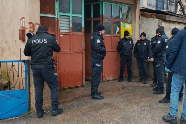 &Ccedil;iftlikte korkun&ccedil; kaza: Kendini vurdu, ağır yaralandı...