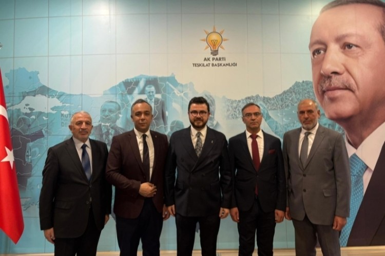 AK Parti'de 3 yeni il&ccedil;e başkanı g&ouml;revi devraldı