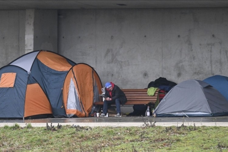 Almanya'da yoksulluk tehdidi altındaki nüfus 2025'te 17,6 milyona ulaştı