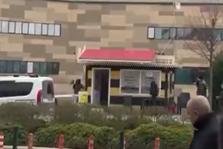 Bursa Şehir Hastanesi'nde korku dolu anlar! Taksi durağına saldırdı...