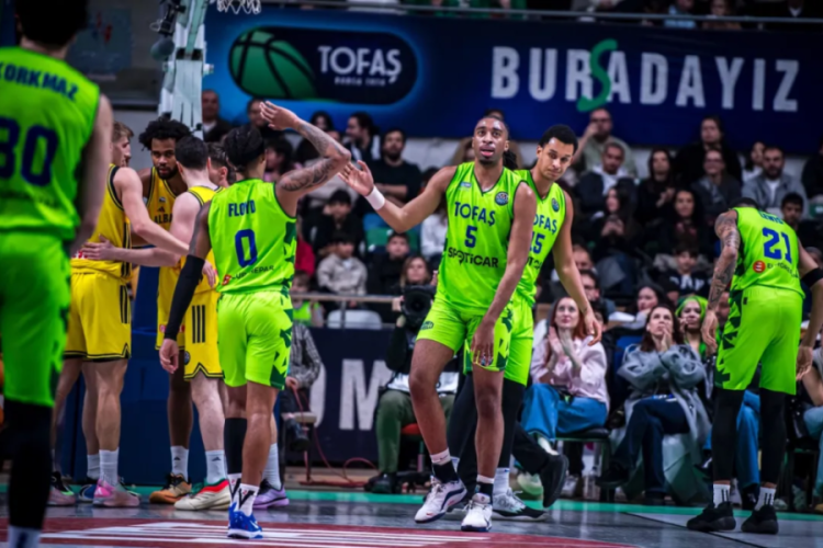 TOFAŞ-AEK maçında Yunan taraftarlardan Filistin'e destek!