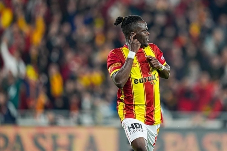 Beşiktaş, Junior Olaitan'la 1 yılı opsiyonlu 4,5 yıllık sözleşme imzaladı
