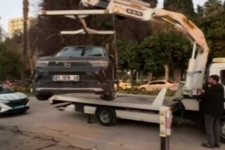 Adana'da hatalı park yapanlara toplam 233 bin TL ceza kesildi