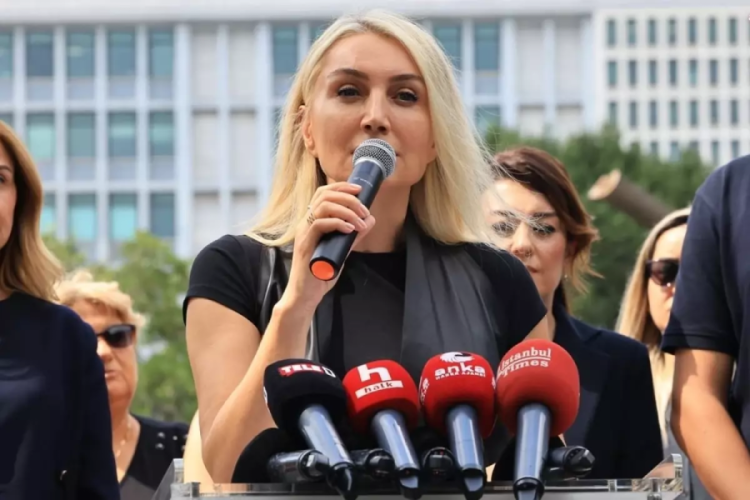 Kardeşi g&ouml;zaltına alınan Dilek İmamoğlu'ndan ilk a&ccedil;ıklama!