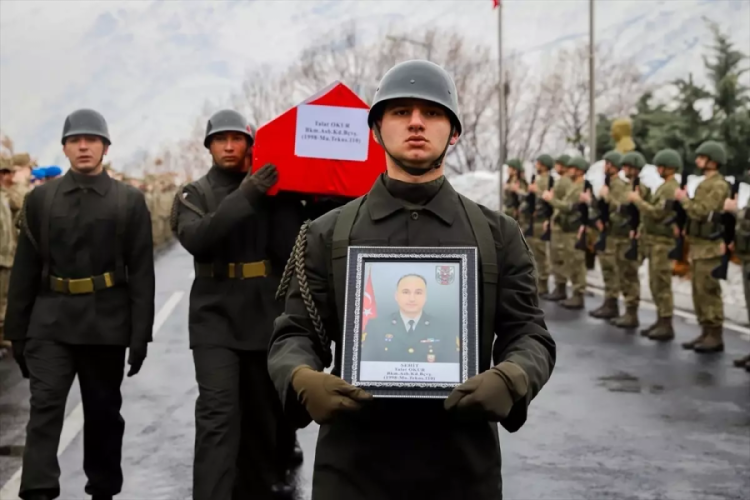 Hakkari'de şehit olan askerimiz i&ccedil;in t&ouml;ren d&uuml;zenlendi