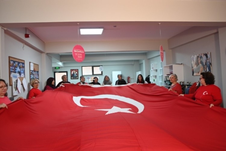 Tekirdağ B&uuml;y&uuml;kşehir'den bayrağa saygı