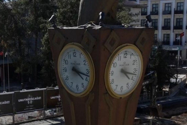 3 yıldır değişmedi: Burada zaman 04.17'de durdu...