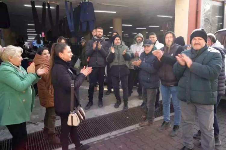 Semt pazarı esnafından ucuzluk &ccedil;adırlarıyla ilgili &ccedil;ağrı: "5 g&uuml;nden fazla olmamalı"